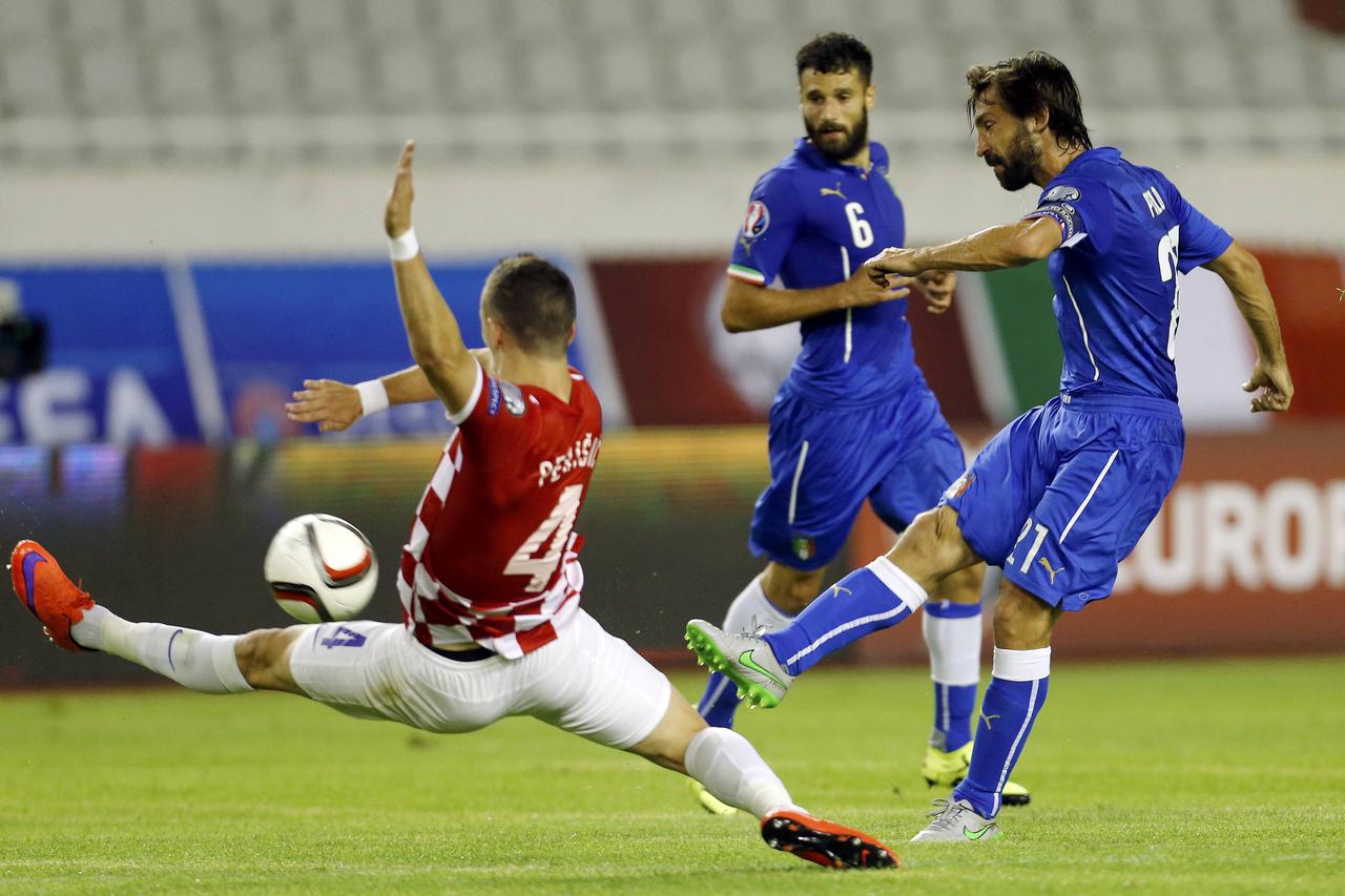 Italy's Andrea Pirlo (R) shoots the ball past Croatia's Ivan Perisic during their Euro 2016 Group H qualifying soccer match at the Poljud Stadium in Split, Croatia, June 12, 2015. REUTERS/Antonio Bronic   Picture Supplied by Action Images