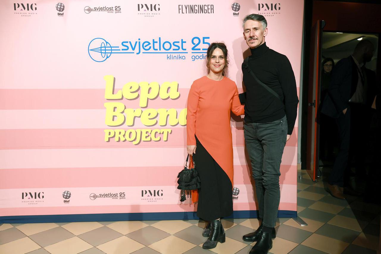 Zagreb: Lepa Brena povela je sestru Faketa Jahić na premijeru predstave Lepa Brena Project 