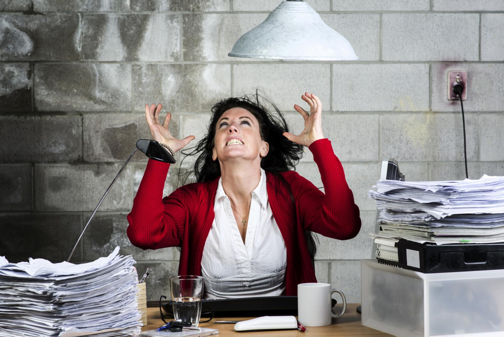 Nedavna anketa, koju je provela internetska stranica Comparably, zaključila je da je 65 posto zaposlenika pod stresom na radnom mjestu, a kod 10 posto njih to itekako utječe na produktivnost i nemogućnost učinkovitog obavljanja obveza.

