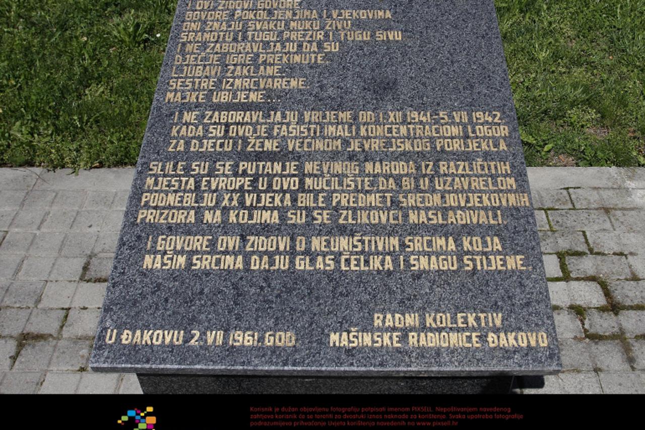 '08.06.2012., Djakovo - Zidovsko groblje u Djakovu, jedinstveno je u svijetu po tome sto su sacuvana imena 570 sahranjenih zrtava logora i to zahvaljujuci tome sto je tadasnji grobar zapisivao svako i