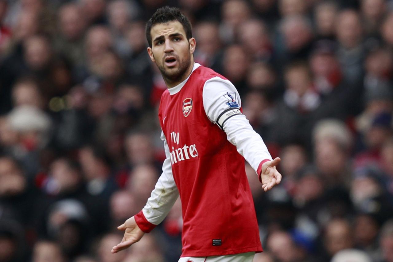'Arsenal\'s Cesc Fabregas reacts during their English Premier League soccer match against Tottenham Hotspur at The Emirates Stadium in London November 20, 2010.    REUTERS/Eddie Keogh (BRITAIN - Tags: