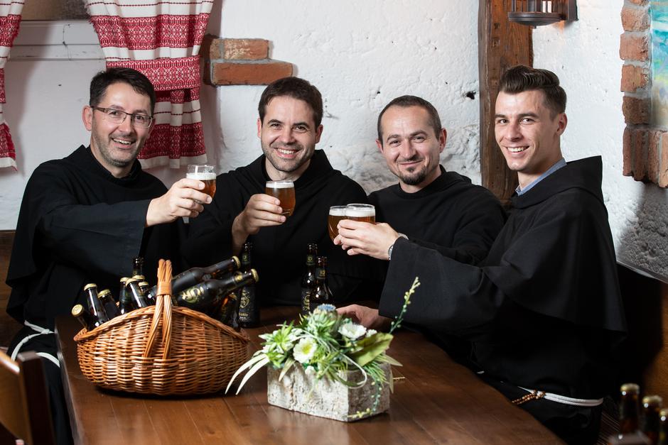 Zagreb: Fratri iz Samostana Svetog Duha proizvode pivo Santo
