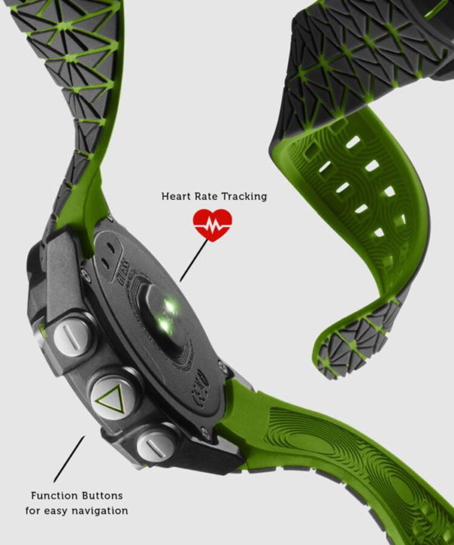 Praćenje rada srca Guess Connect Digital+ modela preko senzora koji prileže na zapešće