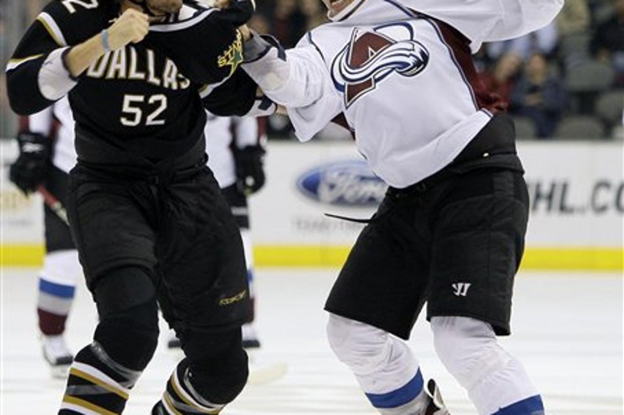 'Dallas Stars left wing Luke Gazdic (52) and Colorado Avalanche right wing Chris Stewart, right, fight in the second period of an NHL hockey game,  Thursday, Sept. 24, 2009, in Dallas. (AP Photo/Tony 