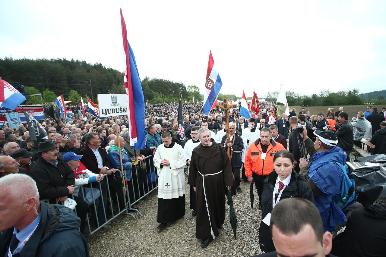 Biskupija u Klagenfurtu donijela je odluku, s kojom je bila upoznata i Hrvatska biskupska konferencija (HBK), da HBK ne izda dozvolu za održavanje mise jer se “politički instrumentalizira”