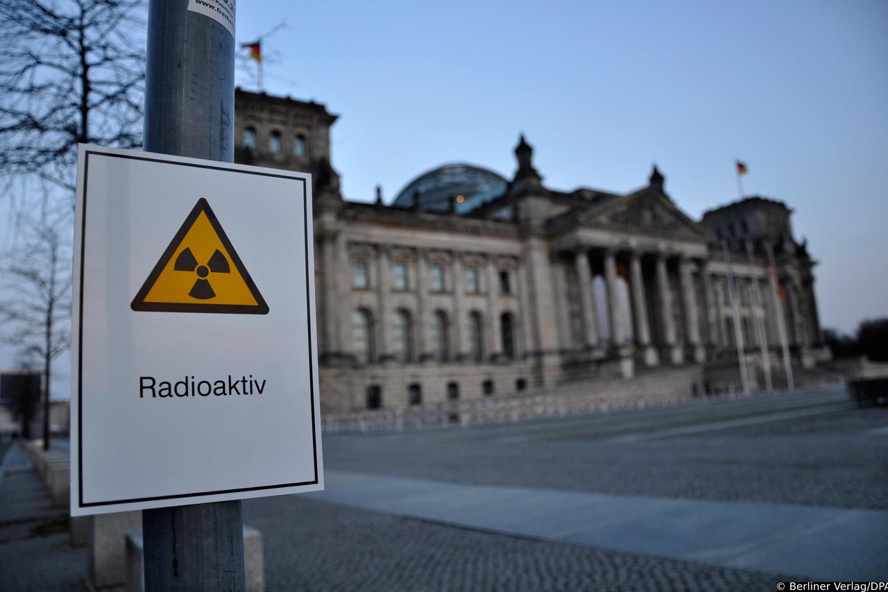 Znak za opasnost od radioaktivnosti, ilustracija