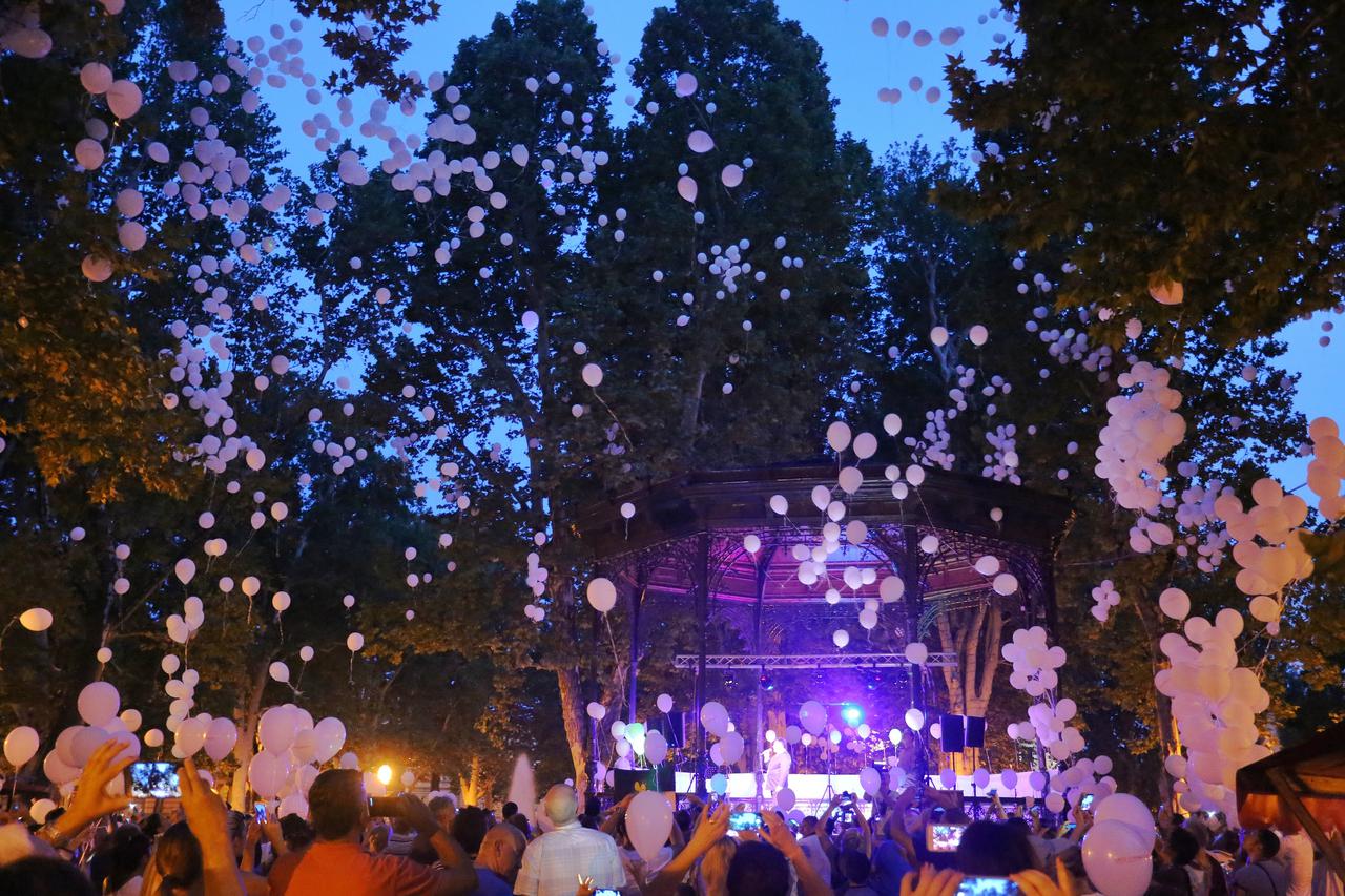 Zagreb: Puštanjem balona na Zrinjevcu obilježena 10. obljetnica kornatske tragedije