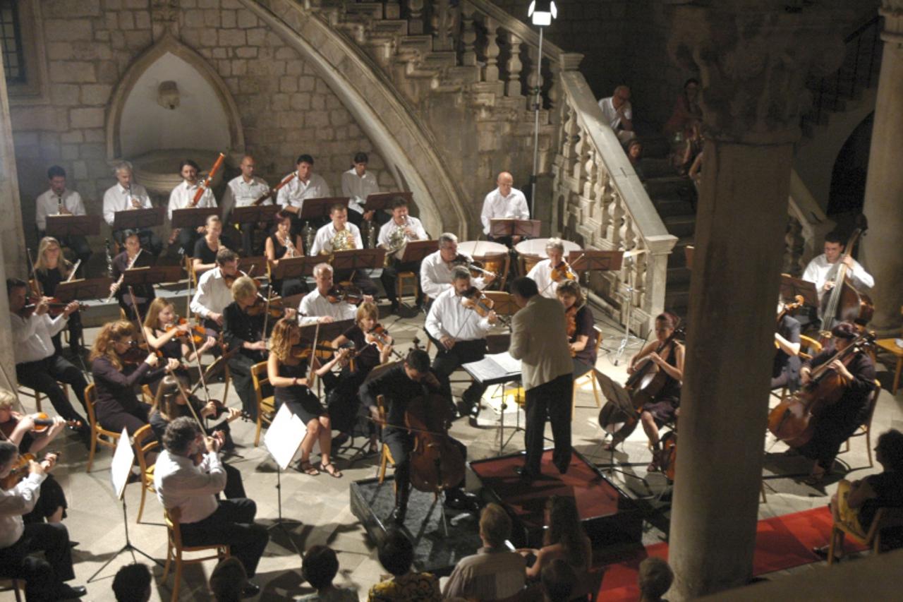 'za dalmaciju.....03.08.2007.....dubrovnik dubrovacki sinfonijski orkestar u knezevu dvoru snimio zvonimir pandza'