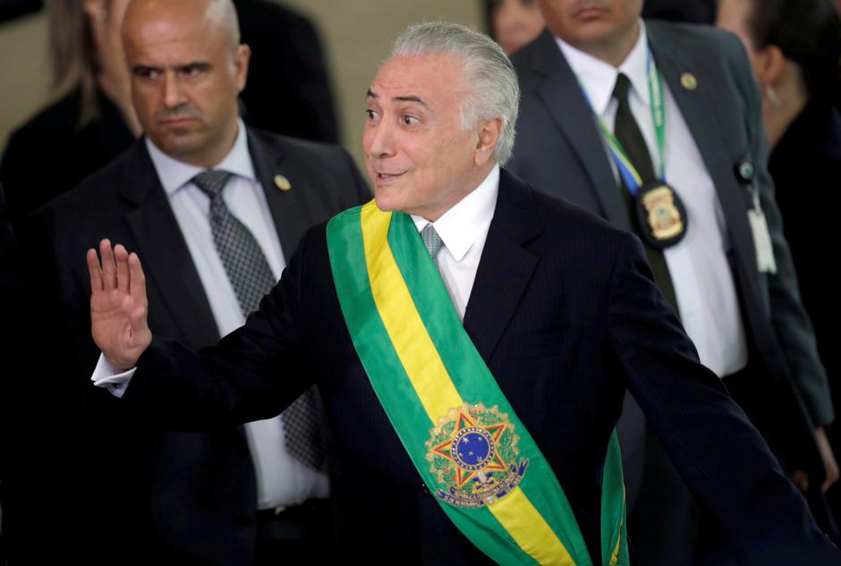 Predsjednik Michel Temer zamijenio je Dilmu Rousseff i upravljao državom do početka 2019. kad je dužnost preuzeo Bolsonaro. Temer je uhićen 21. ožujka dok je izlazio iz svoje kuće