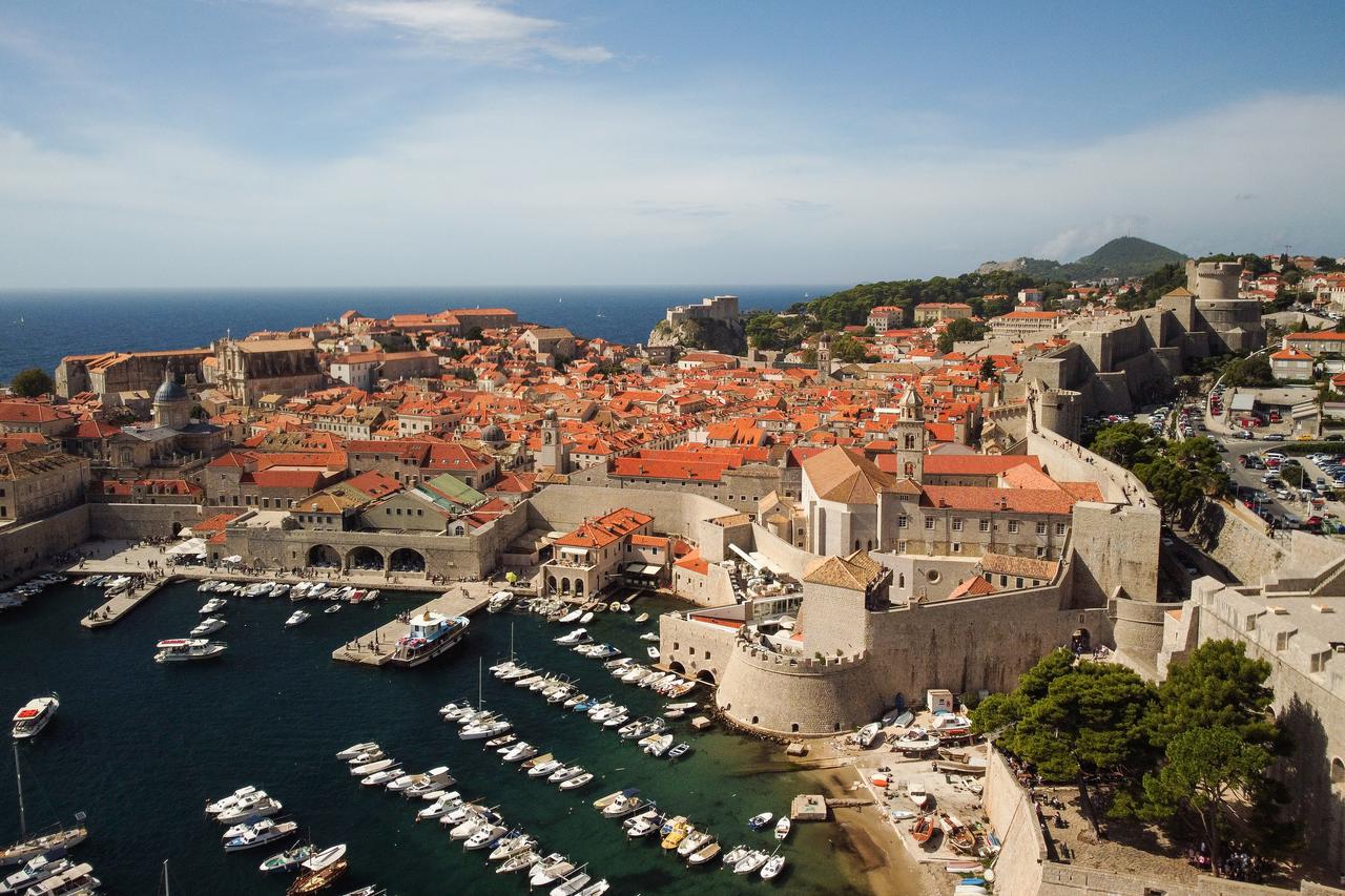 Pogled iz zraka na staru jezgru grada Dubrovnika