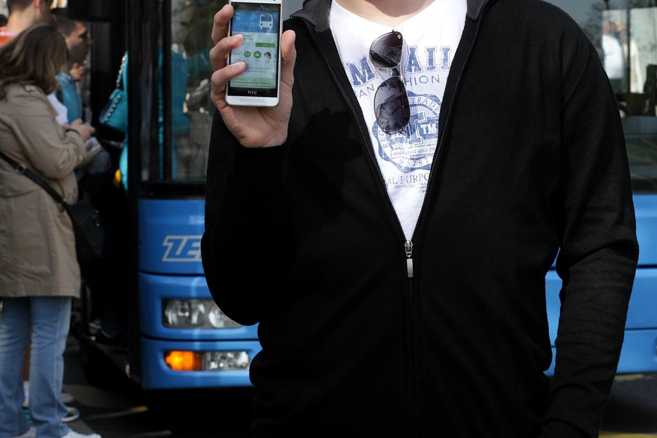 14.04.2015., Zagreb - Mislav Magerla je napravio aplikaciju koja pokazuje tocno vrijeme prometovanja ZET-ovih autobusa. Photo: Zarko Basic/PIXSELL