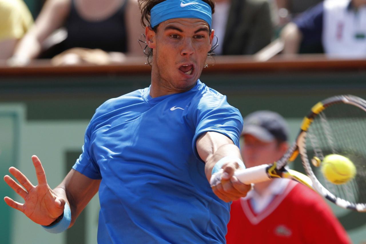 'Spain\'s Rafael Nadal  returns the ball to Croatia\'s Antonio Veic during their men\'s third round match in the French Open tennis championship at the Roland Garros stadium, on May 28, 2011, in Paris
