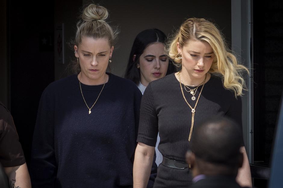 Amber Heard izazi iz sudnice proglašena krivom za klevetu