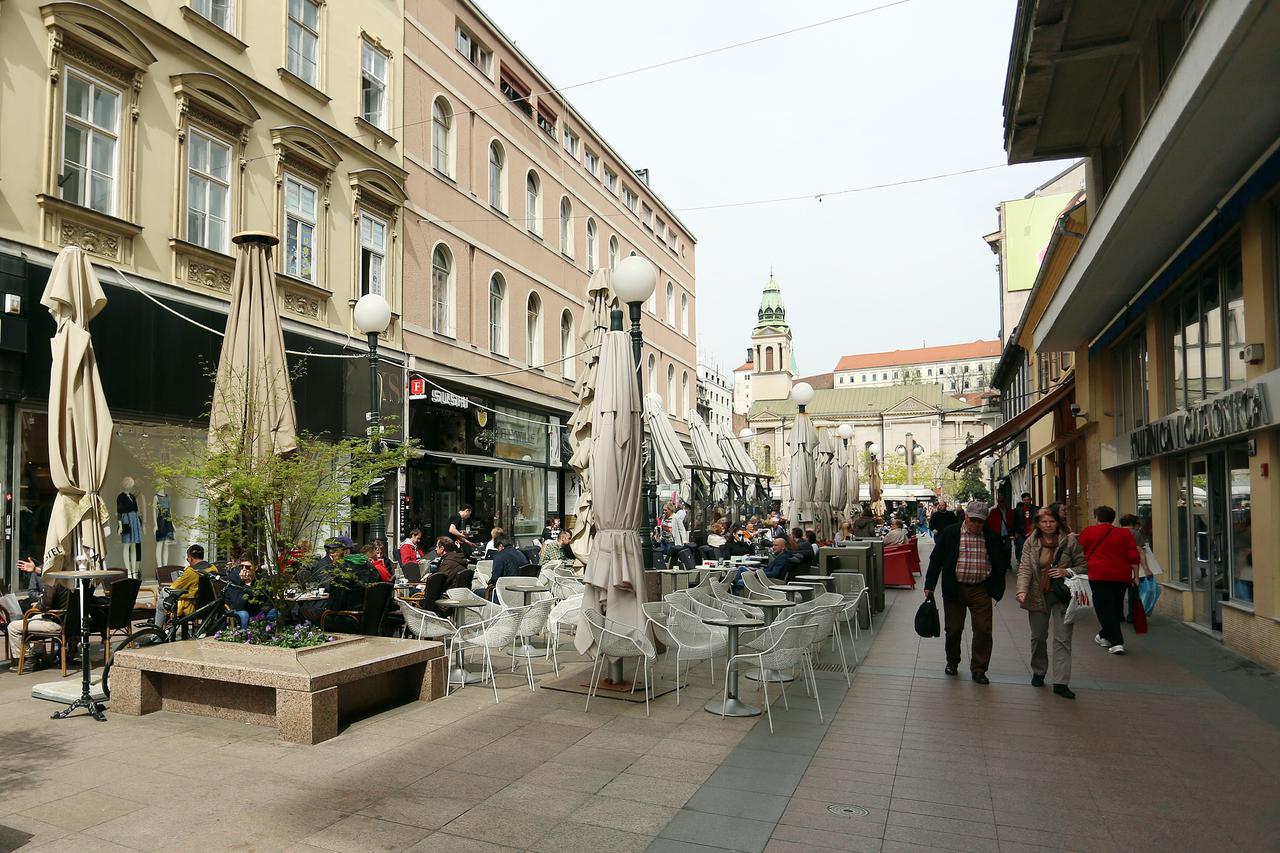 01.04.2016., Zagreb - Terase kafica u Bogovicevoj i Preradovicevoj ulici su smanjene. Photo: Borna Filic/PIXSELL