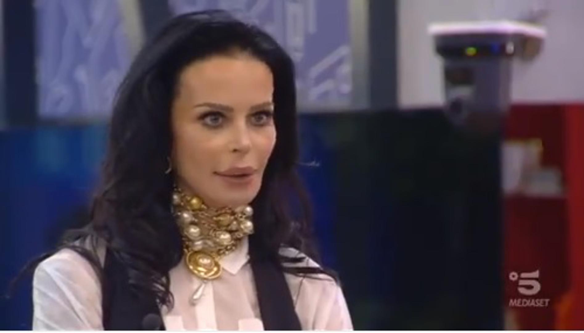 Fotografije koje su objavljene u svibnju kada je Nina bila gošća u talijanskoj verziji Big Brothera izazvale su zgražanje i teško je bilo zaključiti da je to ista ljepotica koja je 1995. nosila titulu Miss Hrvatske.