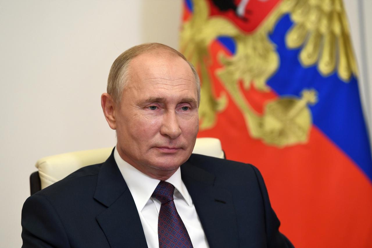 Russian President Putin holds meeting with graduates of Management Personnel Pool program