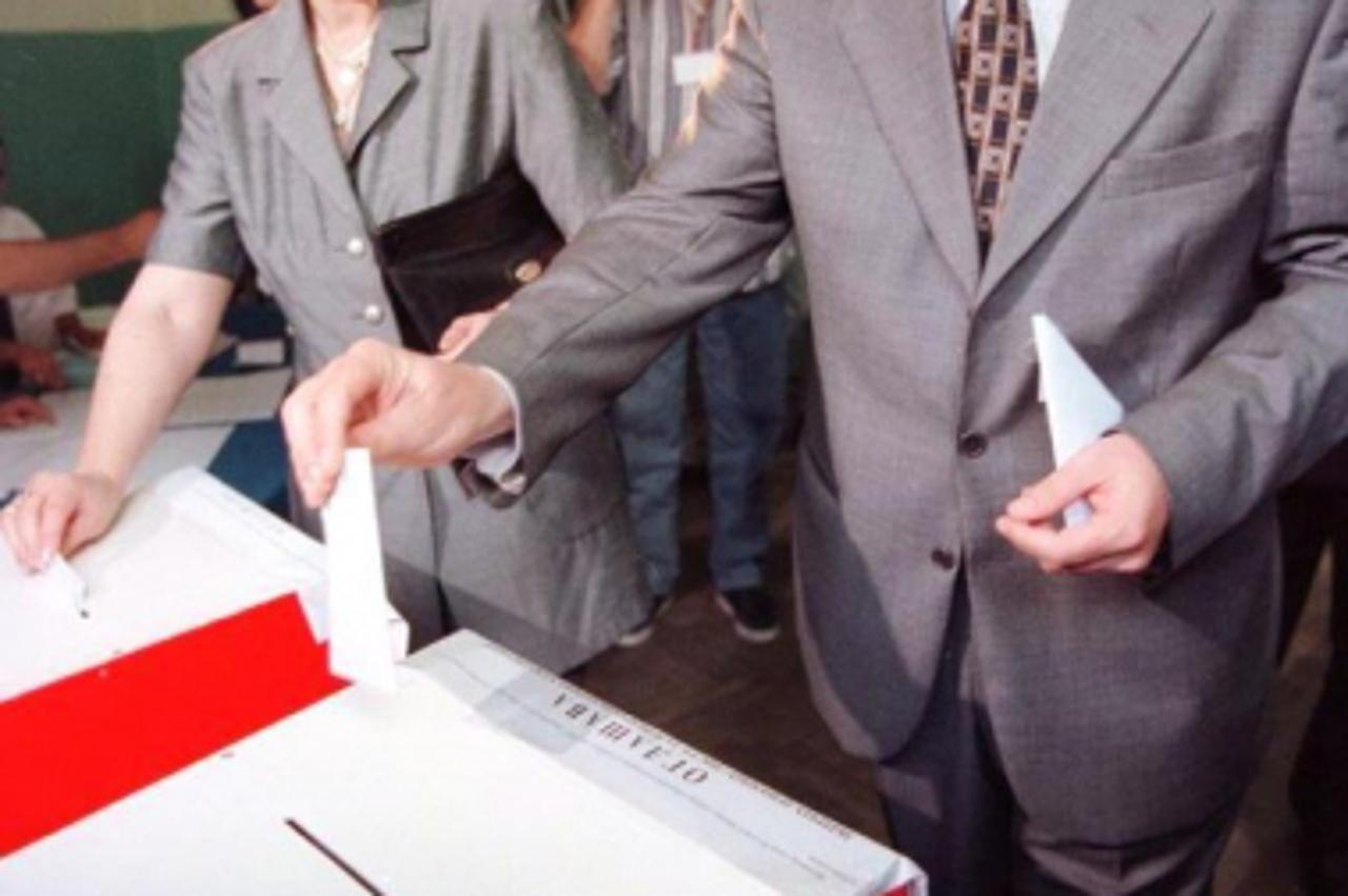 'Momir Bulatovic, Prime Minister of federal parliament and faithful follower of President Slodoban Milosevic casts his vote for parliamentary and local polls in a school of Podgorica 31 May. The vote 