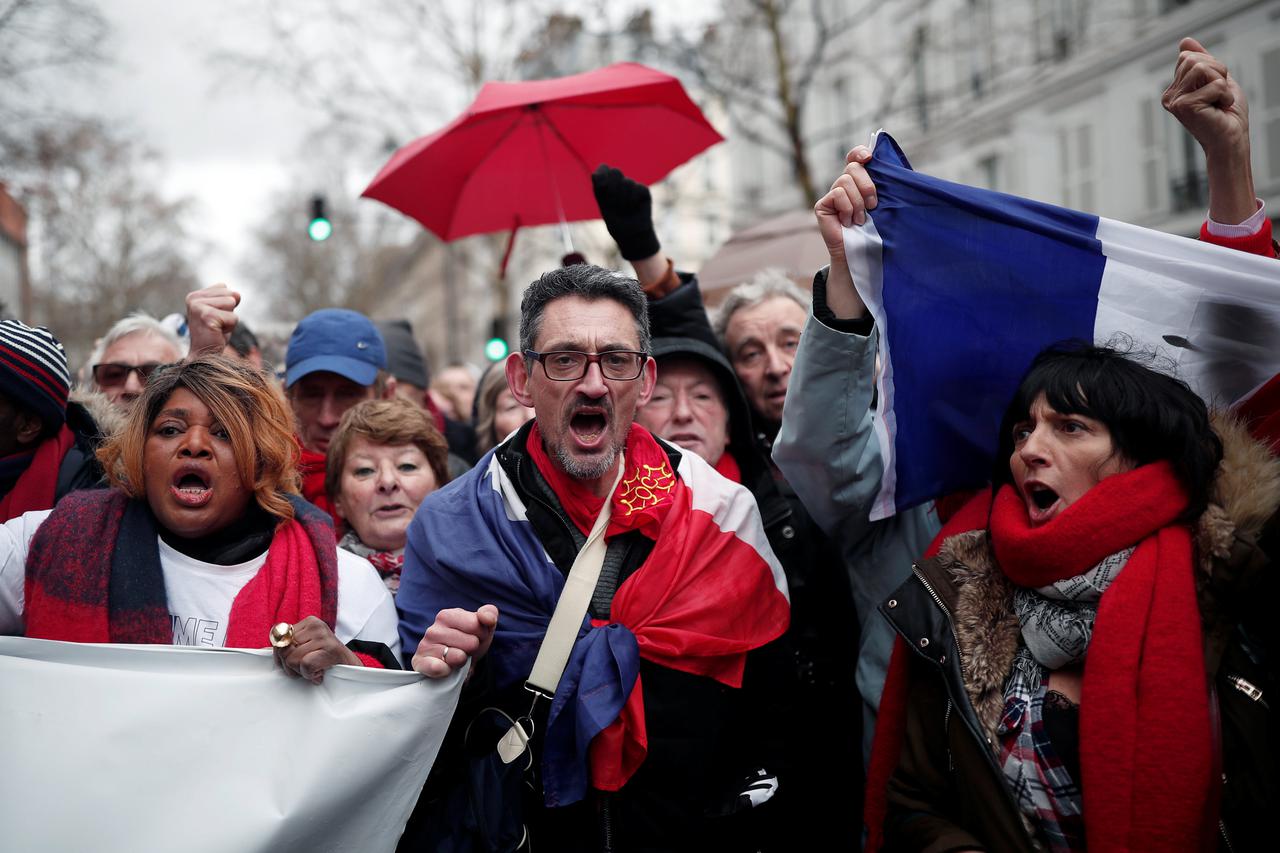 Prosvjed crvenih marama u Parizu