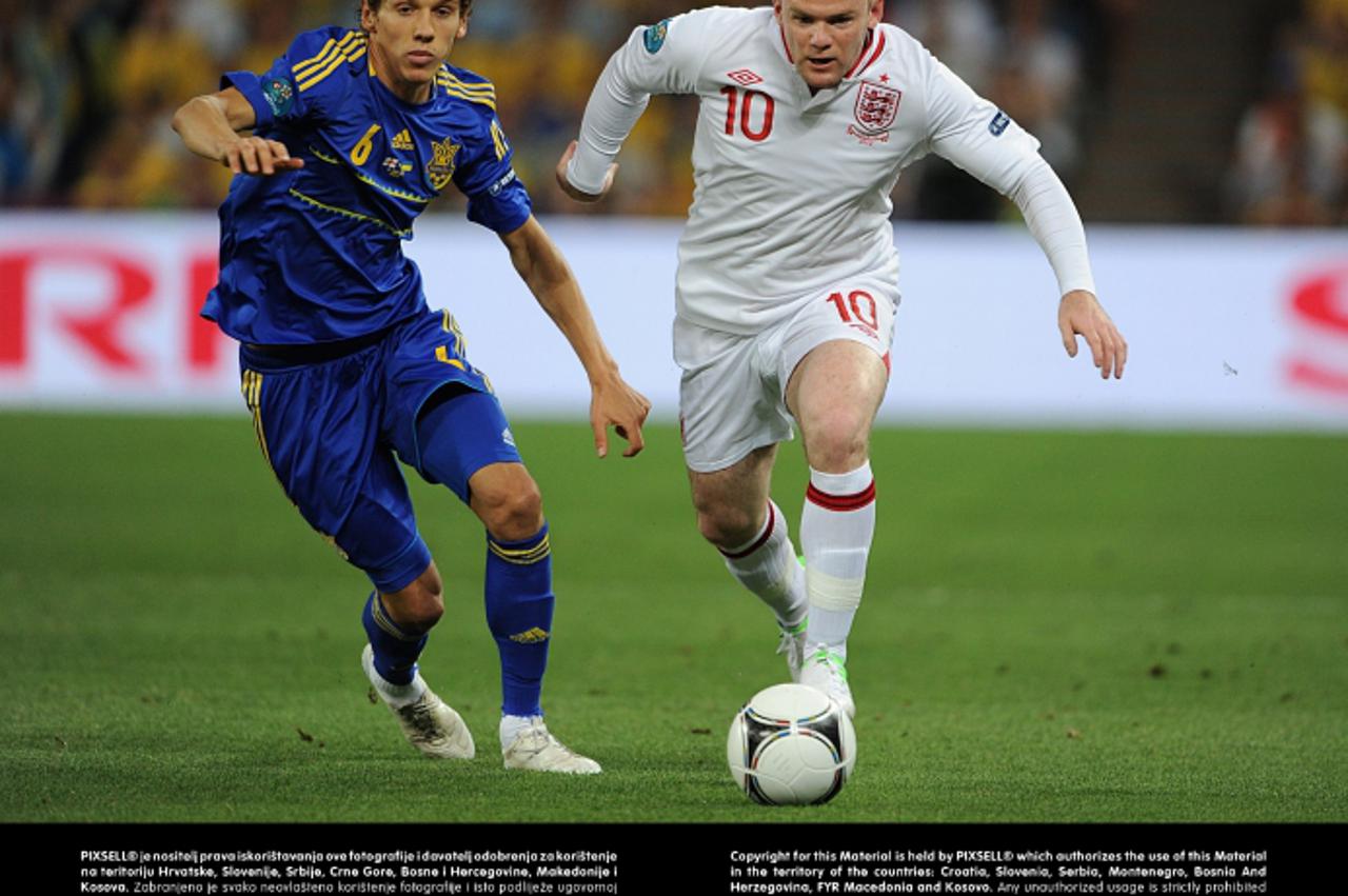 'England\'s Wayne Rooney (right) and Ukraine\'s Denys Garmash battle for the ballPhoto: Press Association/PIXSELL'