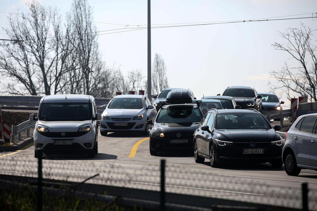 Zagreb: Zbog radova nova regulacija prometa na Jadranskom mostu