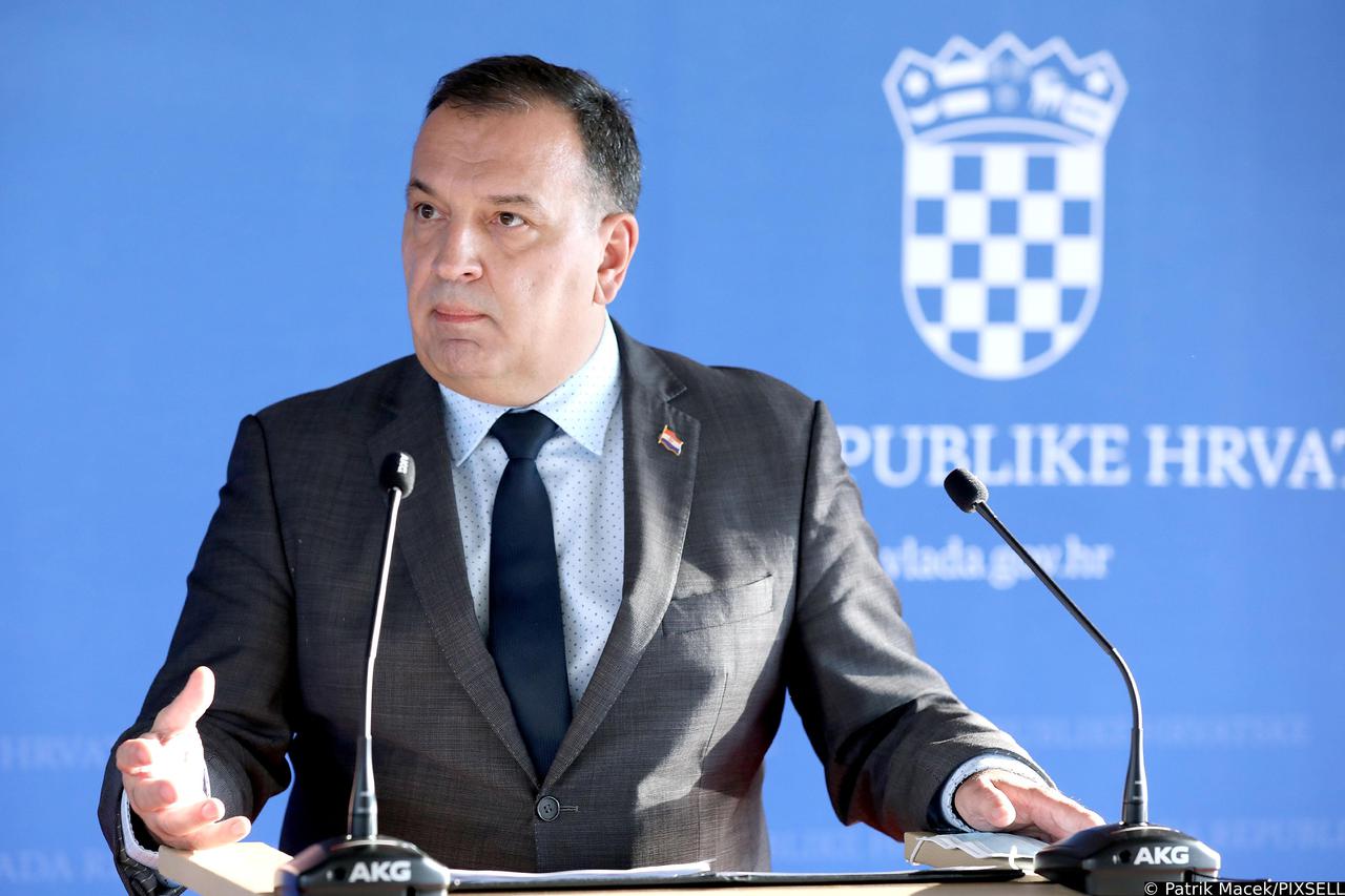 Zagreb: Ministar Beroš dao izjavu za medije nakon završene sjednice Vlade