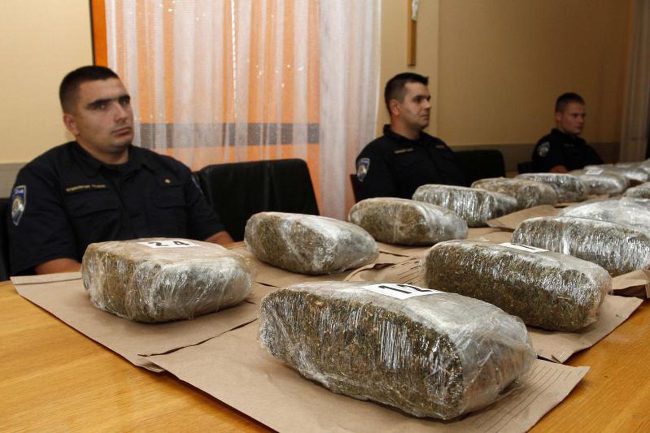 Palo 16 kg marihuane u okolici Našica (1)