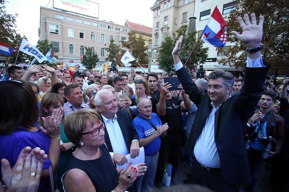 Šef EPP-a Joseph Daul na predizbornom skupu HDZ-a lani u Zagrebu