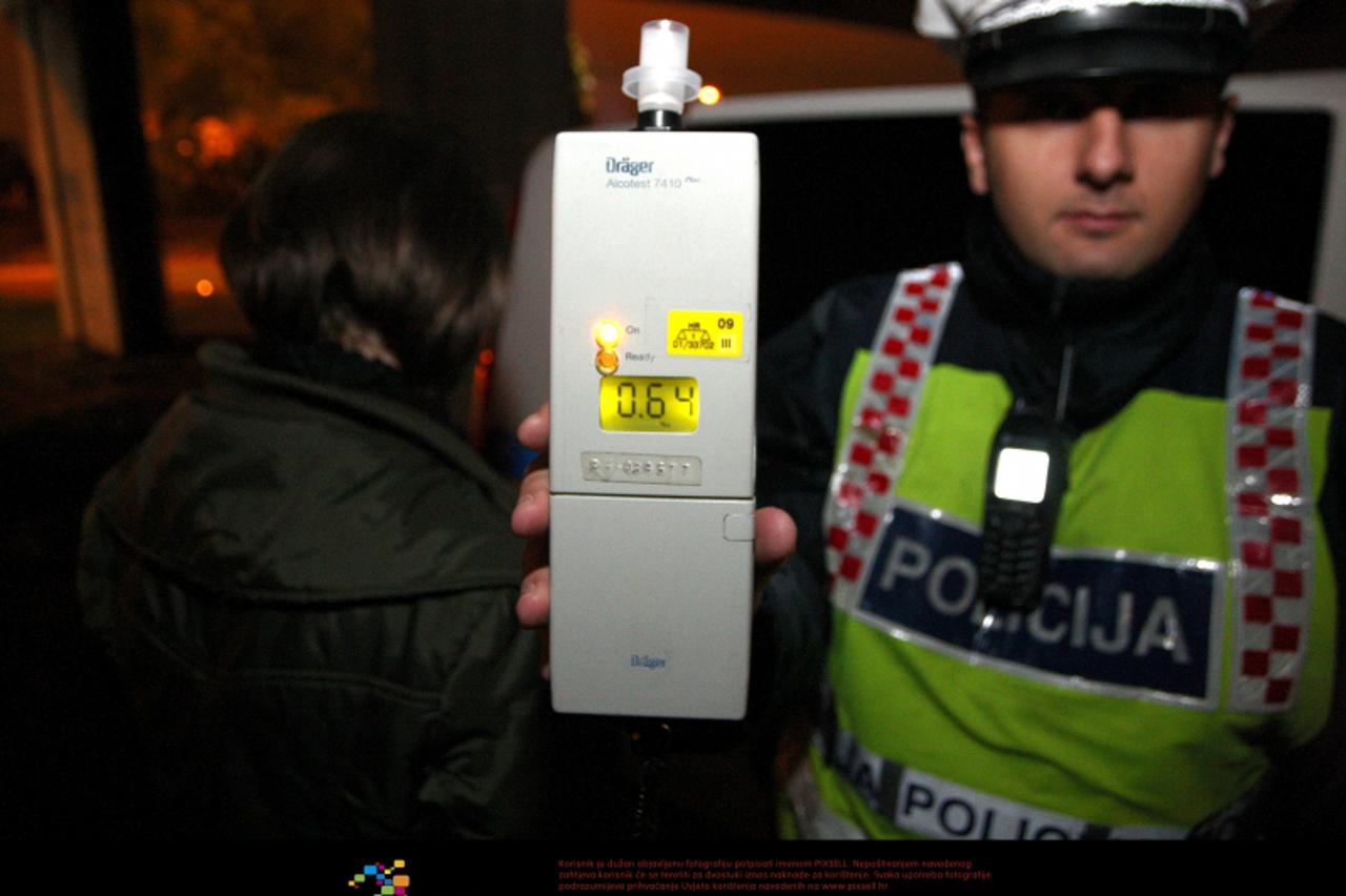 '07.11.2009, Zagreb, Hrvatska - Povodom Martinja policija u prometu provodi akciju testiranja na alkohol i opojne droge. Photo: Petar Glebov/PIXSELL'