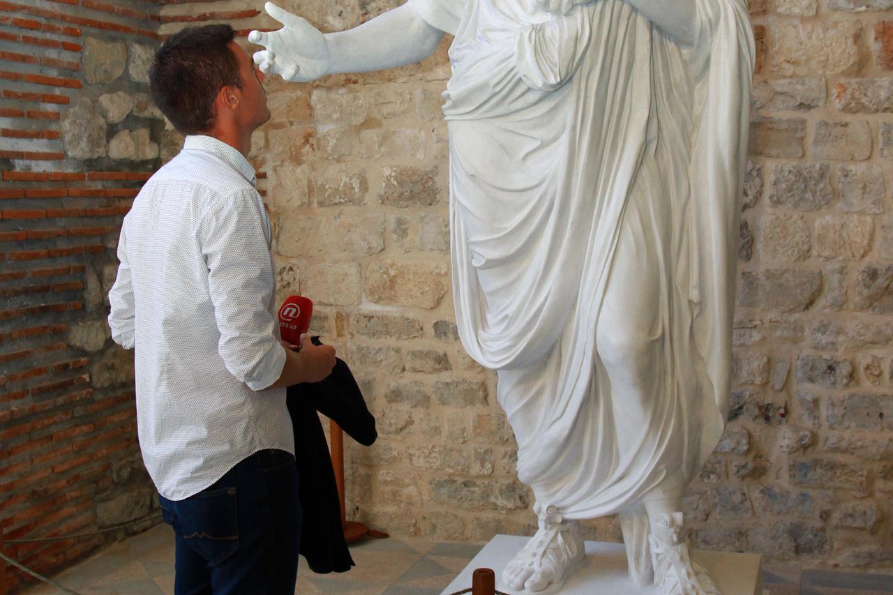 21.09.2015., Split - U Etnografskom muzej postavljen kip osnivaca grada, cara Dioklecijana.   Photo: Miranda Cikotic/PIXSELL
