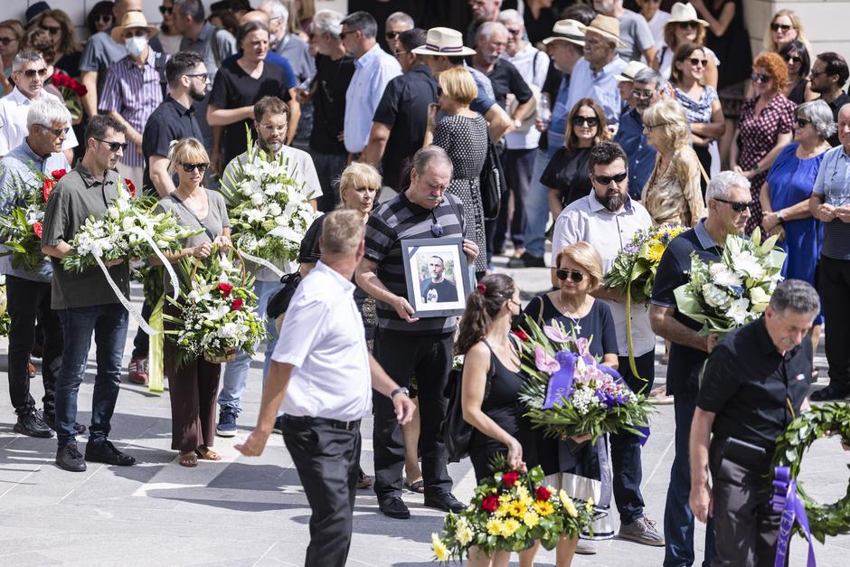 Split: Posljednji ispraćaj novinara Vladimira Matijanića na groblju Lovrinac