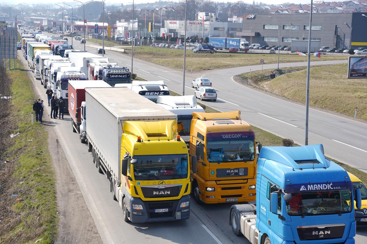 Banja Luka: 150 kamiona okupilo se na mirnom prosvjedu protiv poskupljenja goriva