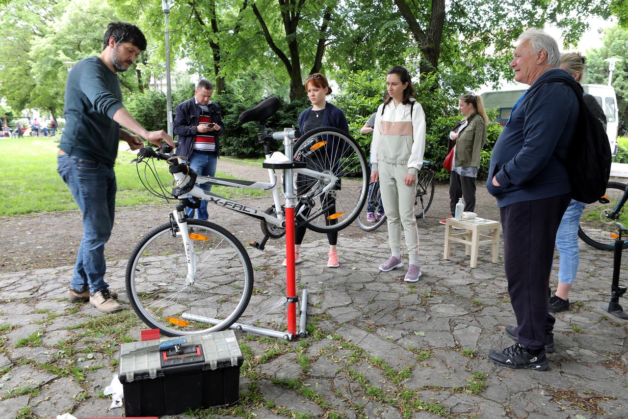 Zagreb: Centar KNAP na Pešćenici organizirao je radionicu popravka bicikla