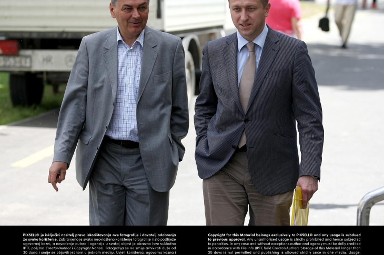 '20.05.2013., Osijek - HDSSB organizirao je ispred zgrade opcinskog suda konferenciju za medije na kojoj su sudjelovali Kresimir Bubalo i Vladimir Sisljagic, a konferenciju su organizirali povodom pod