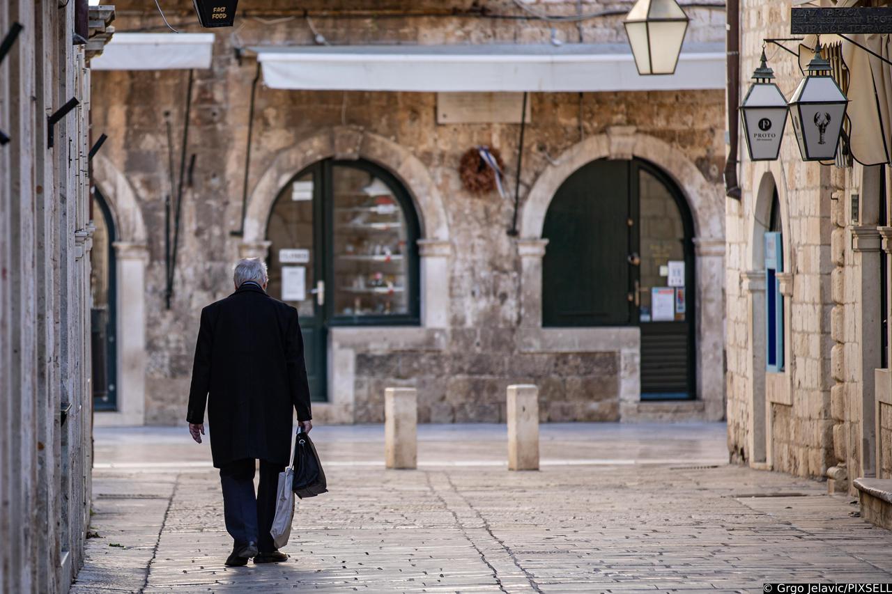 Dubrovnik: Zima opustošila  gradske ulice 