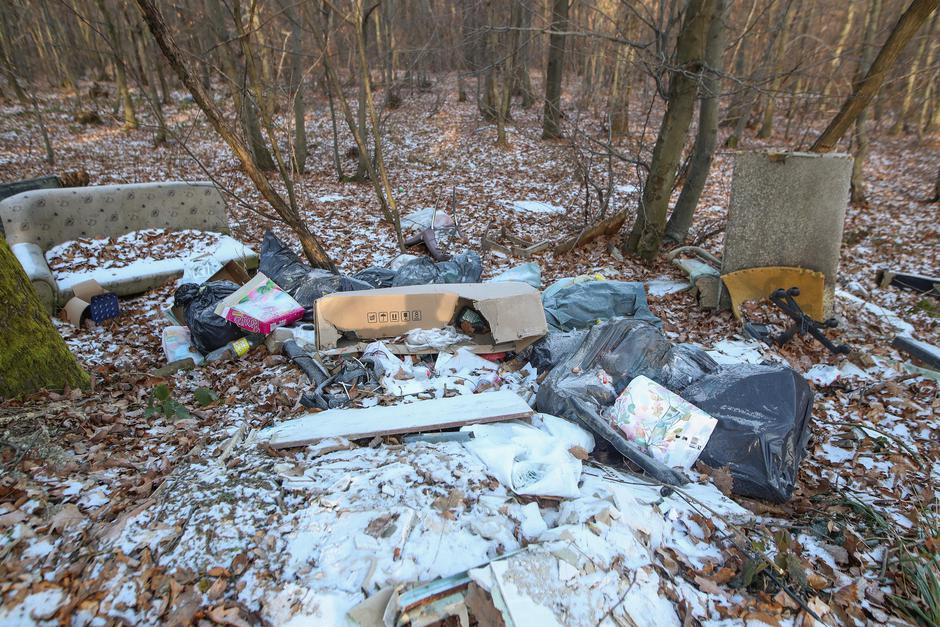 Belovar Moravče: Članovi lovačkog društva bore s pojedincima koji zagađuju šumu bacajući u nju smeće