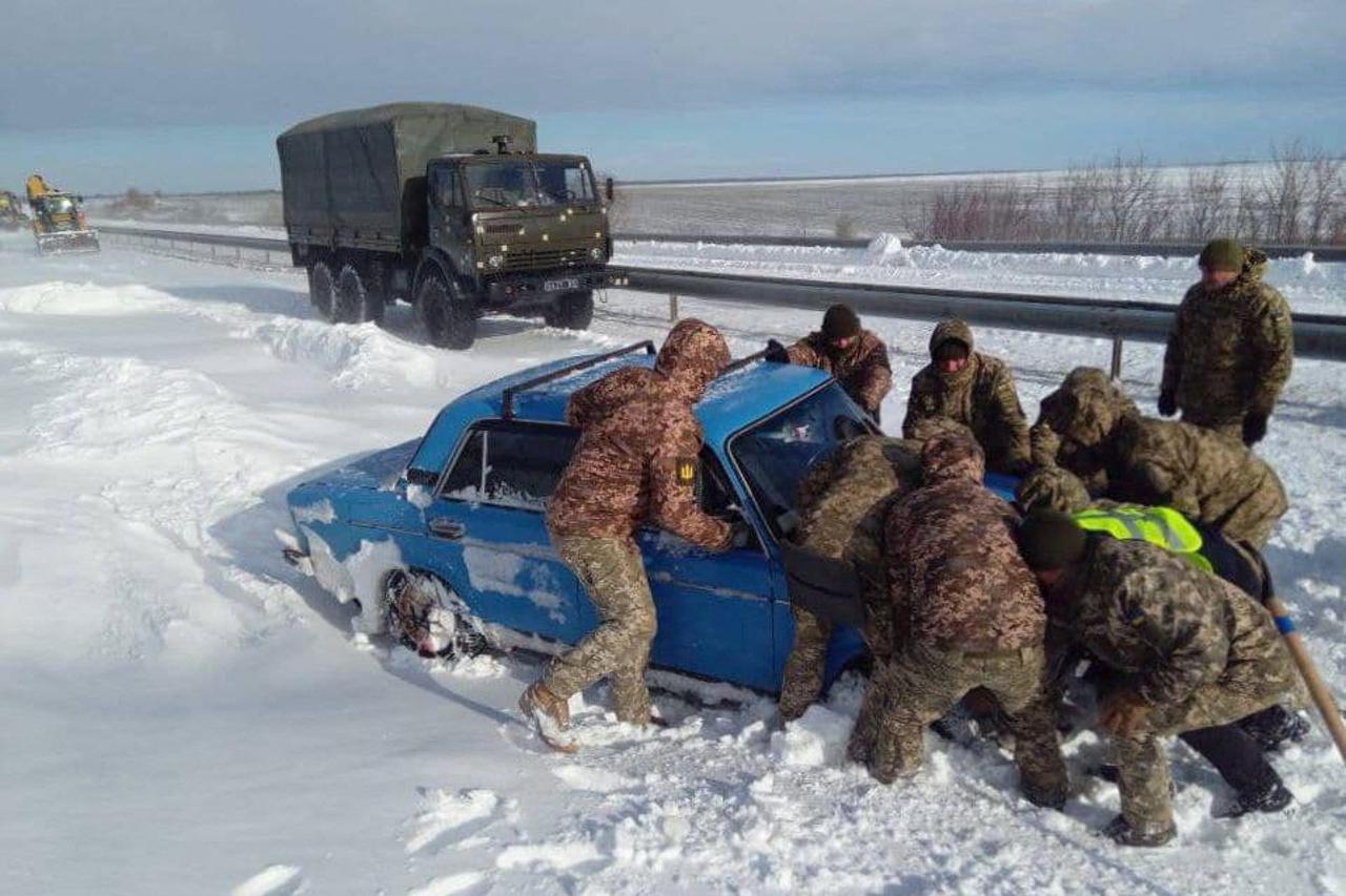 Ukrainian service members release car stuck in snow in Odesa region