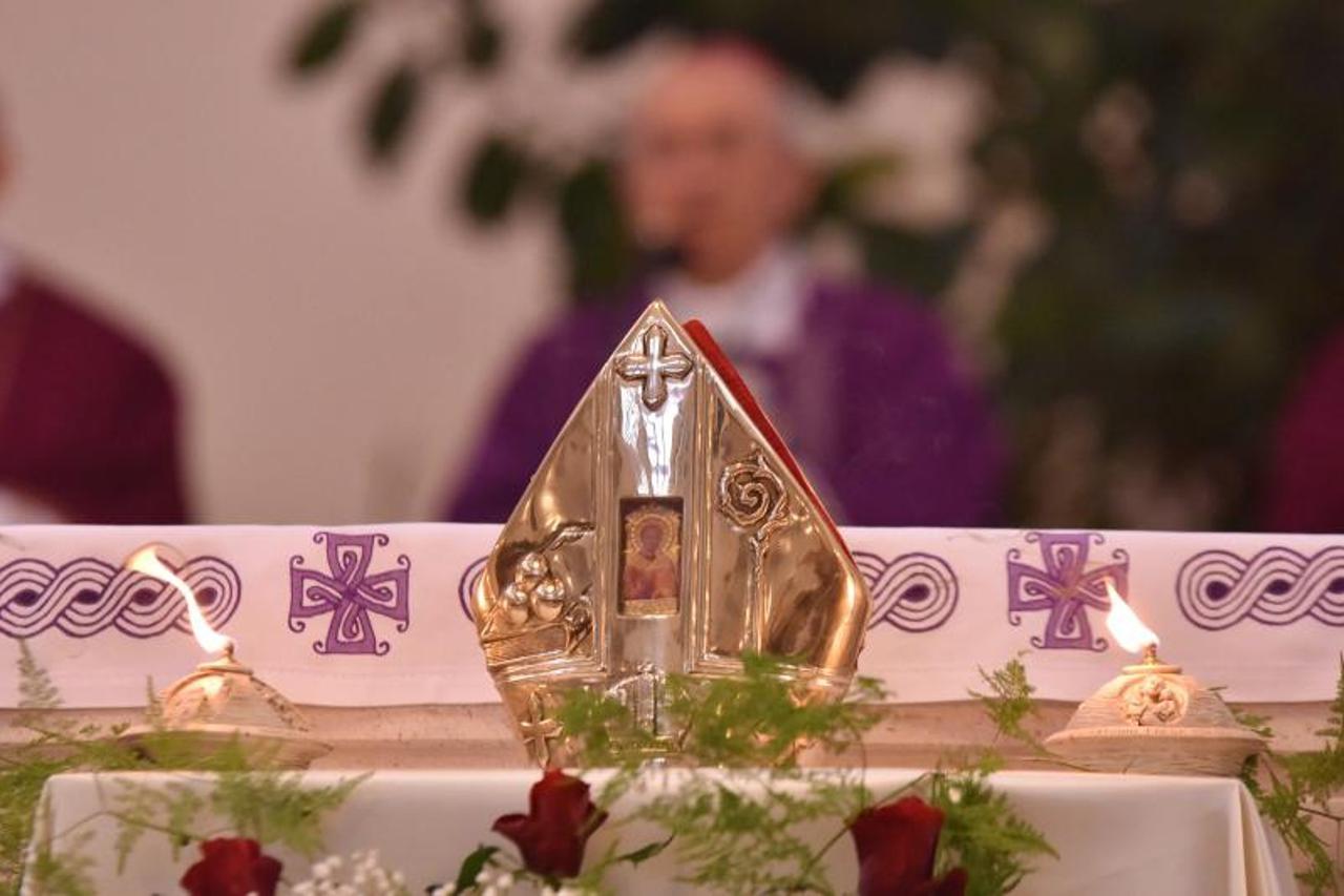 Nadbiskup Puljć u Kistanjama blagoslovio relikvijar sv. Nikole