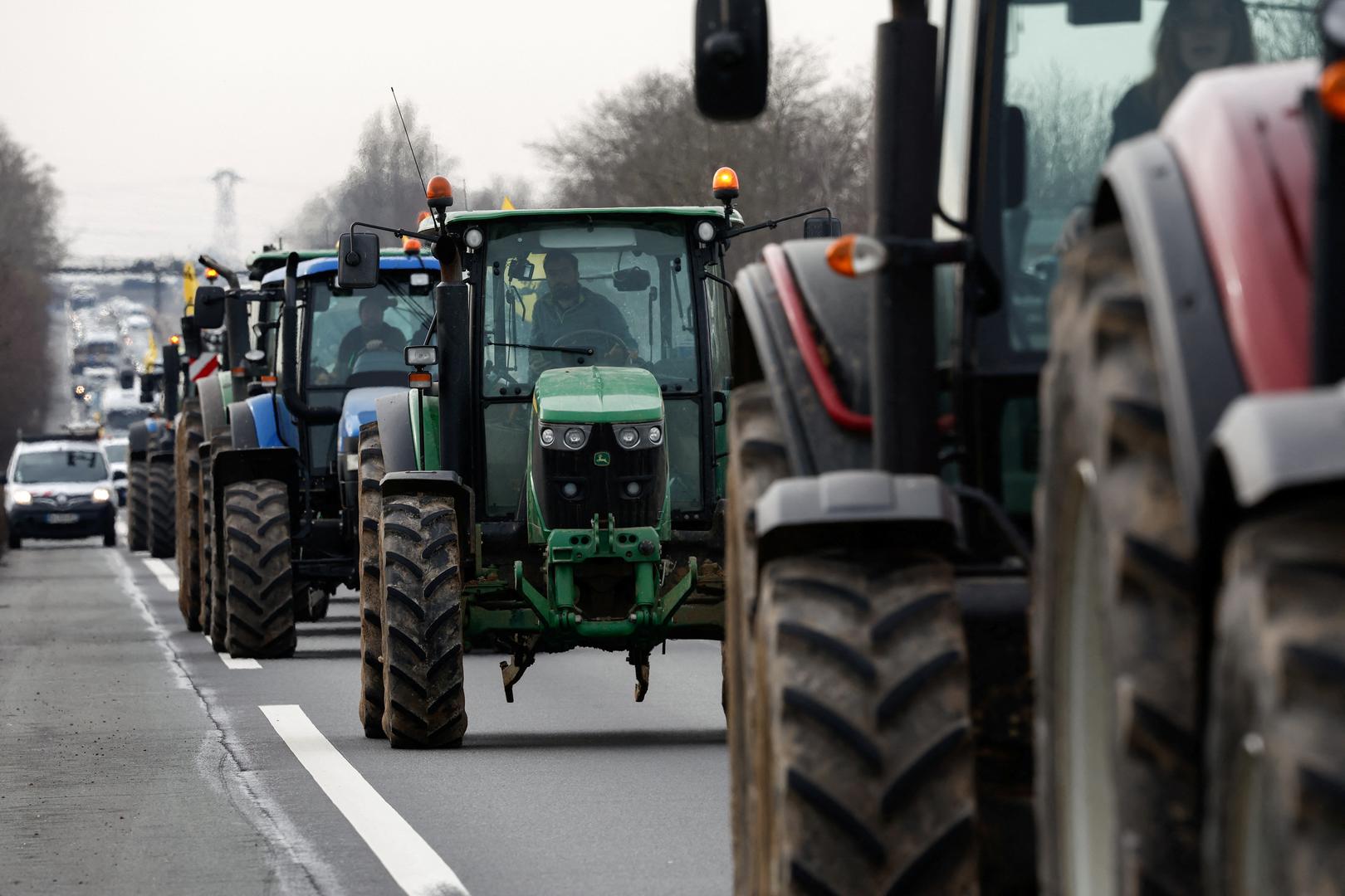 "U idućih 48 sati bit će određenih mjera koje ćemo staviti na stol", rekao je francuski ministar poljoprivrede Fesneau za France 2 TV.