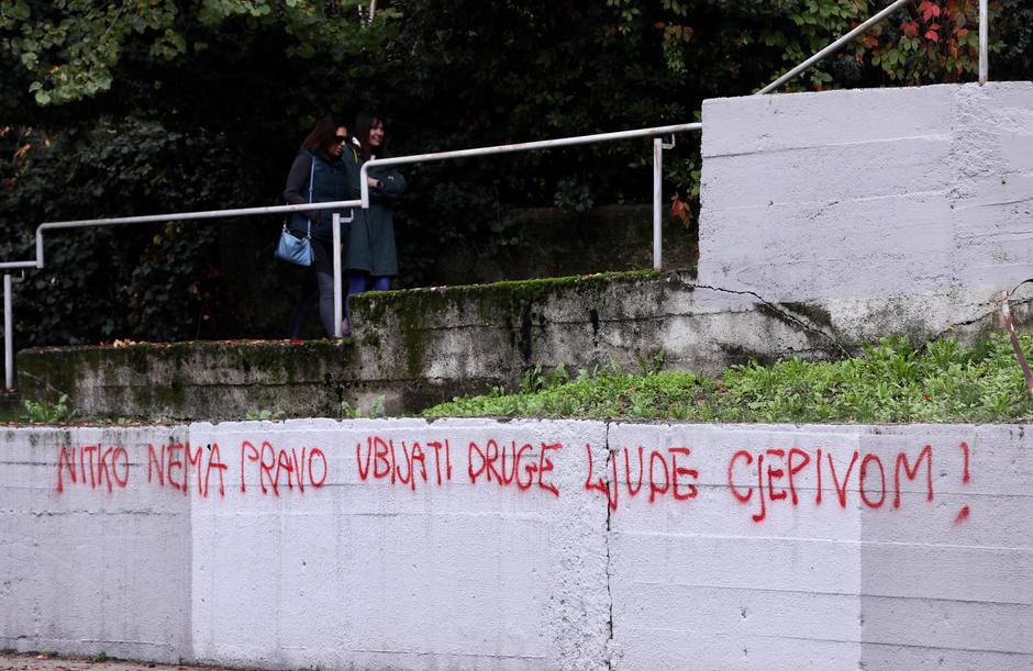 Split: Antivakserski grafiti u gradu i na lokacijama za testiranje na koronu