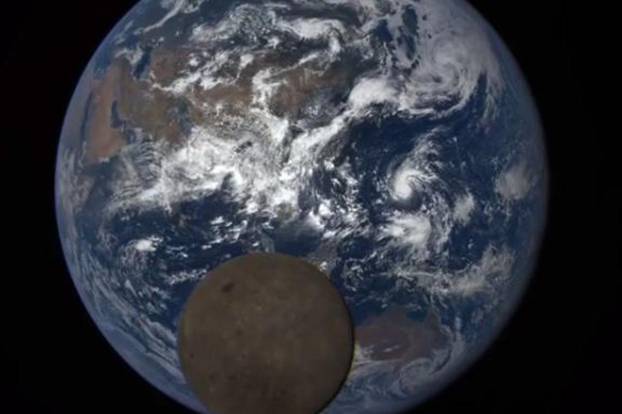 Mjesec Zemlja