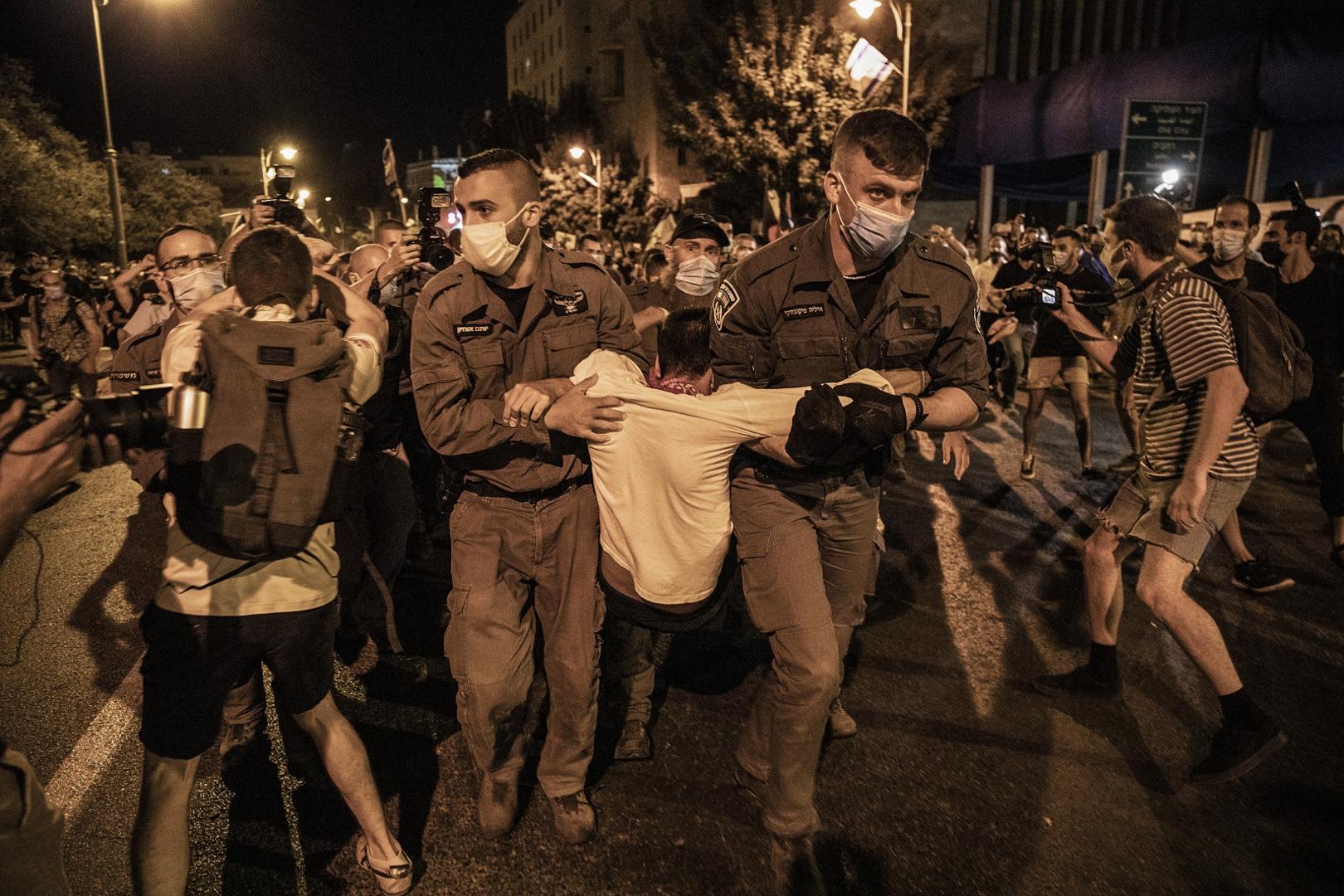 21 September 2020, Israel, Jerusalem: Israeli policemen arrest a protester during an anti-government demonstration against corruption outside the residence of Israeli Prime Minister Benjamin Netanyahu. Photo: Ilia Yefimovich/dpa /DPA/PIXSELL