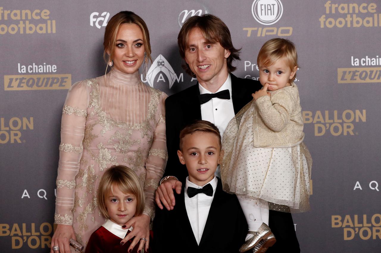 Luka Modrić sa suprugom Vanjom i djecom