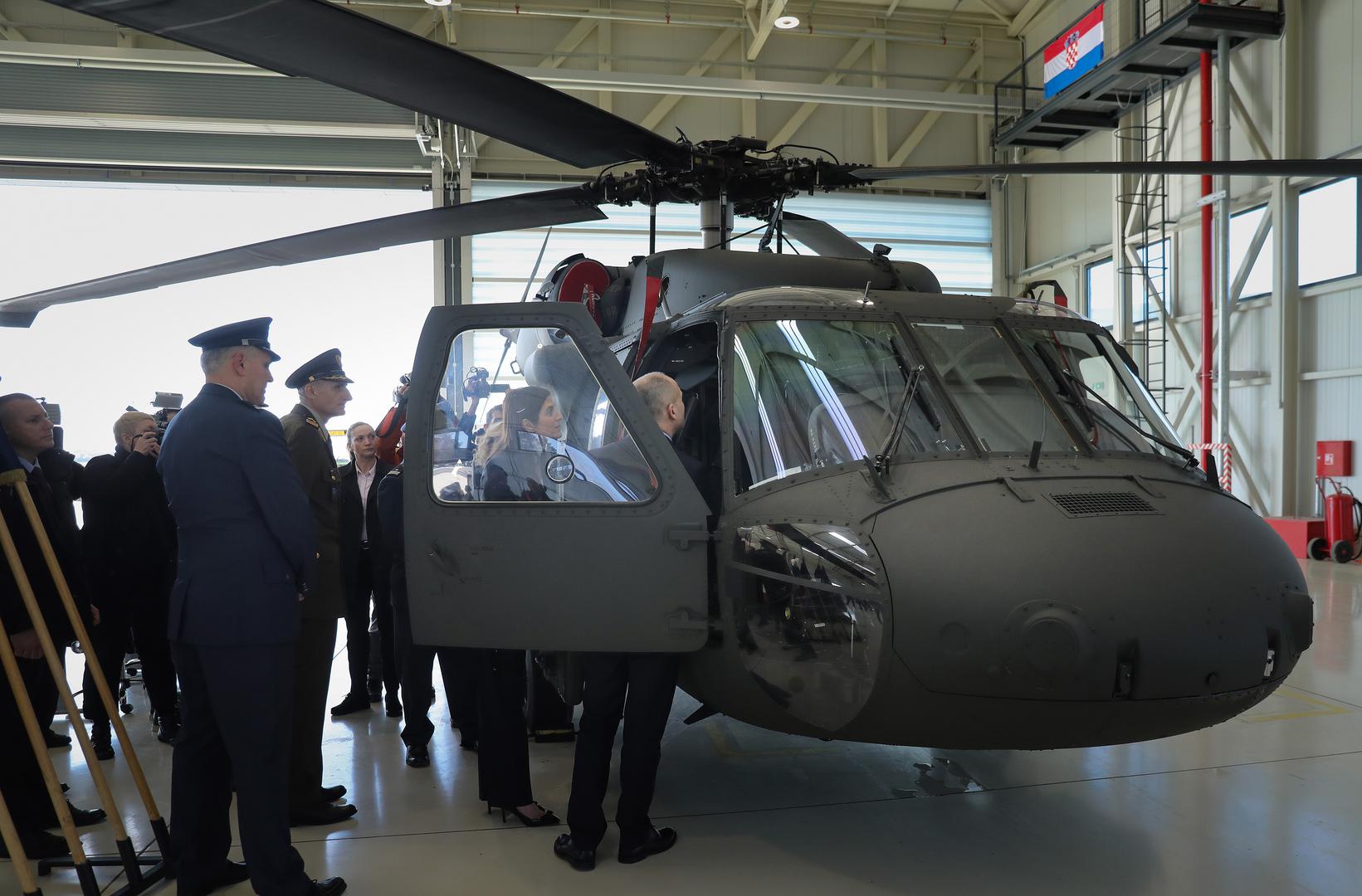 Nabavom helikoptera Black Hawk "naš će snažni saveznik biti još jači", istaknula je veleposlanica SAD-a.