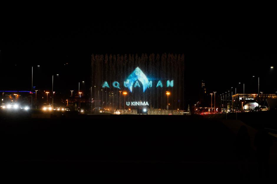 Svjetlosnom projekcijom DC superheroja Aquamana na zagrebačkim fontanama spektakularno je najavljena premijera filma