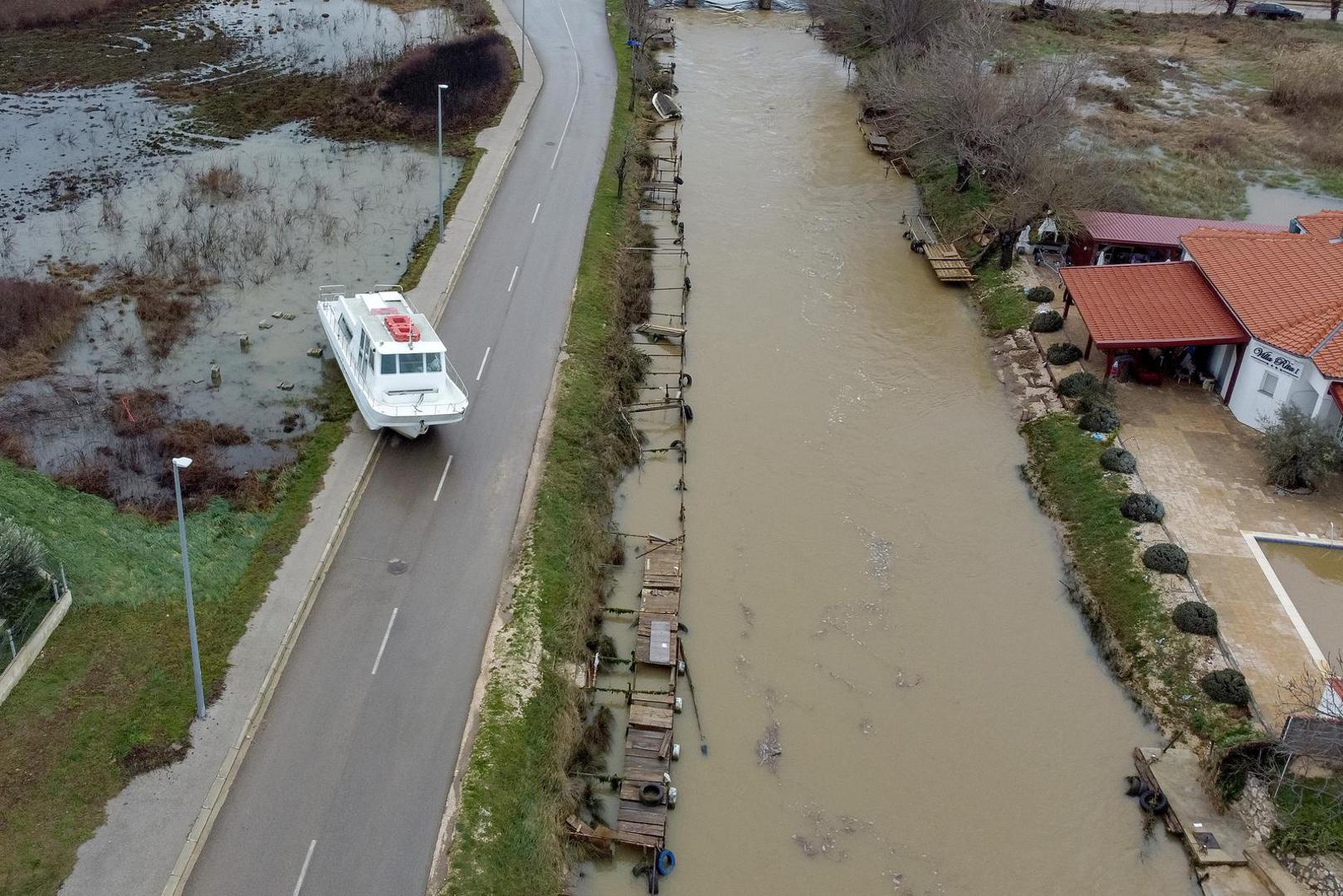 11.03.2024., Nin - Pogled iz zraka na posljedice jake kise koja je pala poplava je izbacila brod na cestu.  Photo: Sime Zelic/PIXSELL