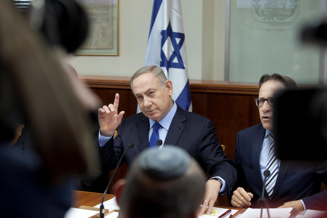 Israeli Prime Minister Benjamin Netanyahu attends the weekly cabinet meeting at his Jerusalem office December 25, 2016. REUTERS/Dan Balilty/Pool