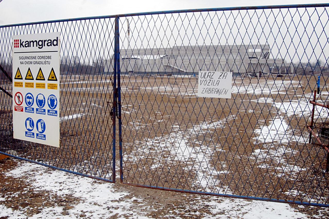 \'11.03.2011., Sisak - Na sjednici Gradskog vijeca govorilo se i o nastavku izgradnje sportske dvorane,na cijem su gradilistu vec duze vrijeme zarvorena vrata. Photo:Nikola Cutuk/PIXSELL\'