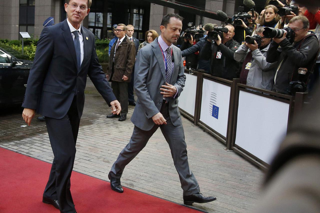 Slovenia's Prime Minister Miro Cerar (L) arrives to attend a Eurozone emergency summit on Greece in Brussels, Belgium June 22, 2015.  REUTERS/Charles Platiau 