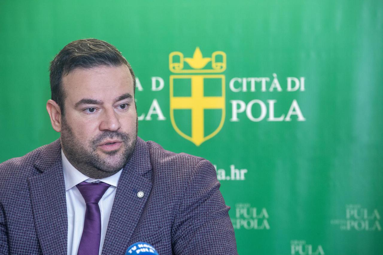Pula: Konferencija za medije gradonačelnika Filipa Zoričića