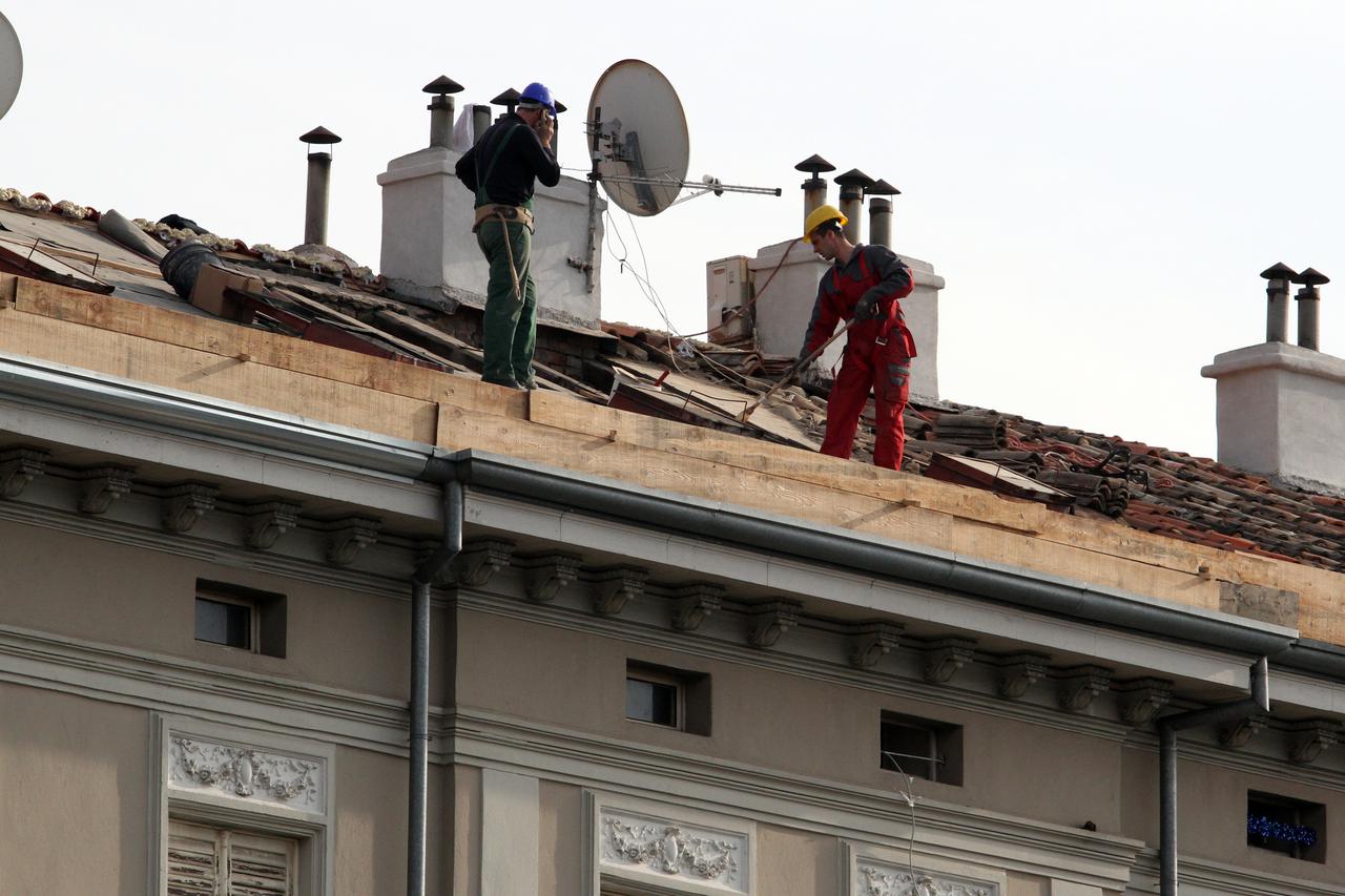 Radnici na krovu (ilustracija)